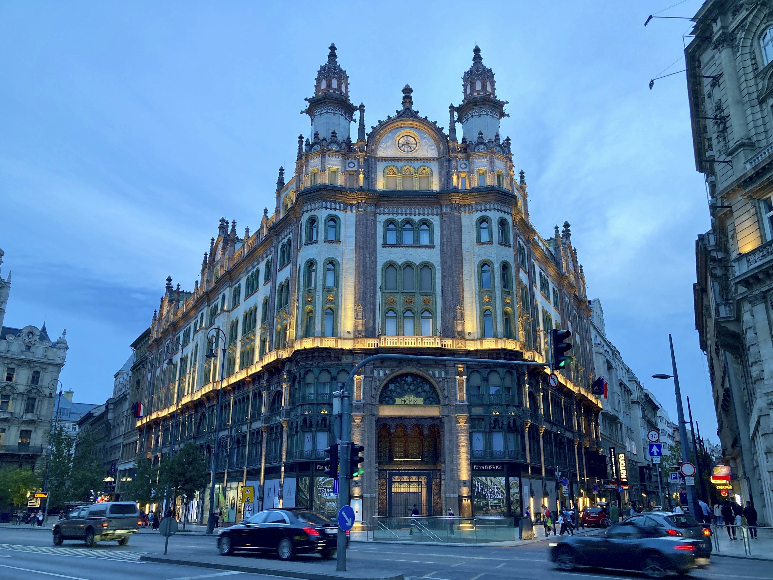 Location Scout in Budapest: Parisi Udvar