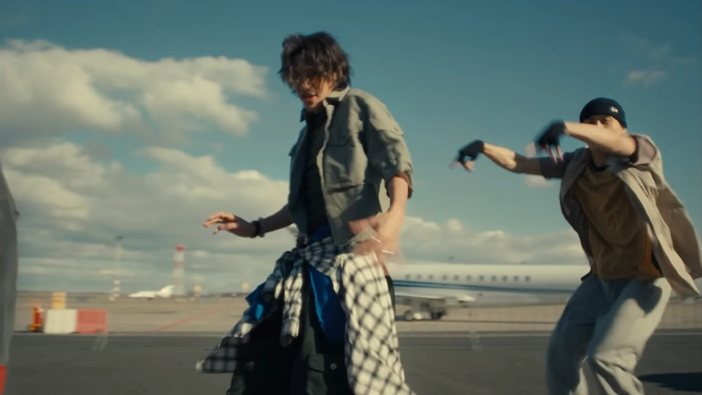 Title: Renegade / Oui. Films (Plan B) Director: Kim Seonguk DOP: Eom Sangtae & Kim Andyiere